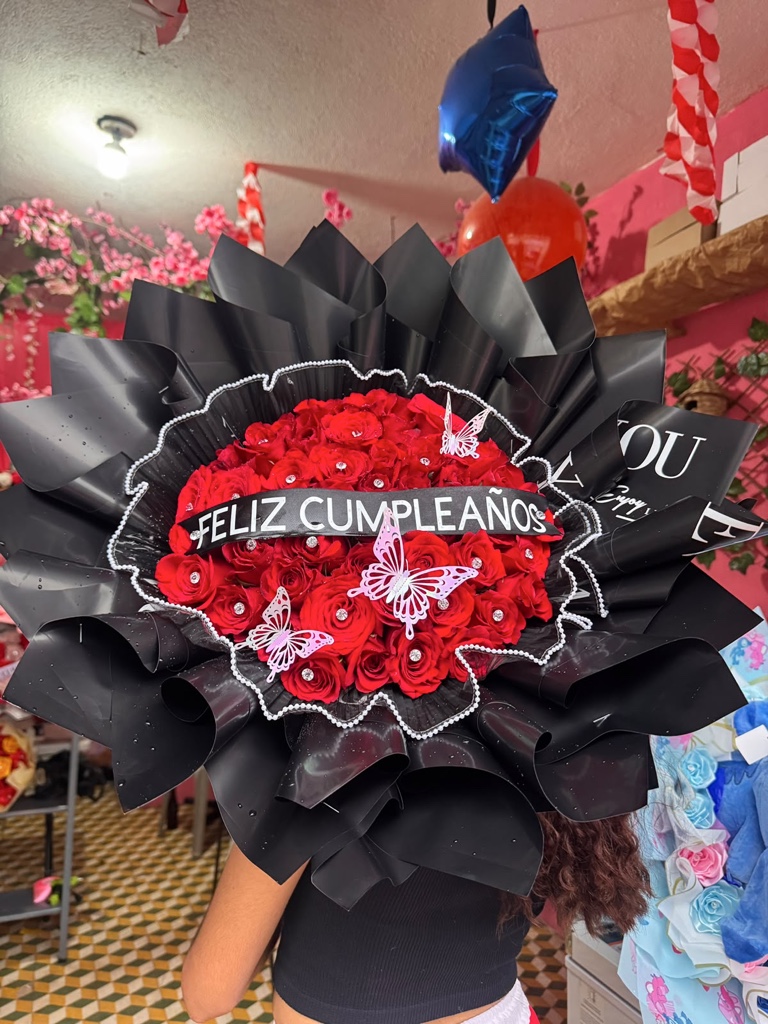 Ramo rojo Feliz Cumpleaños