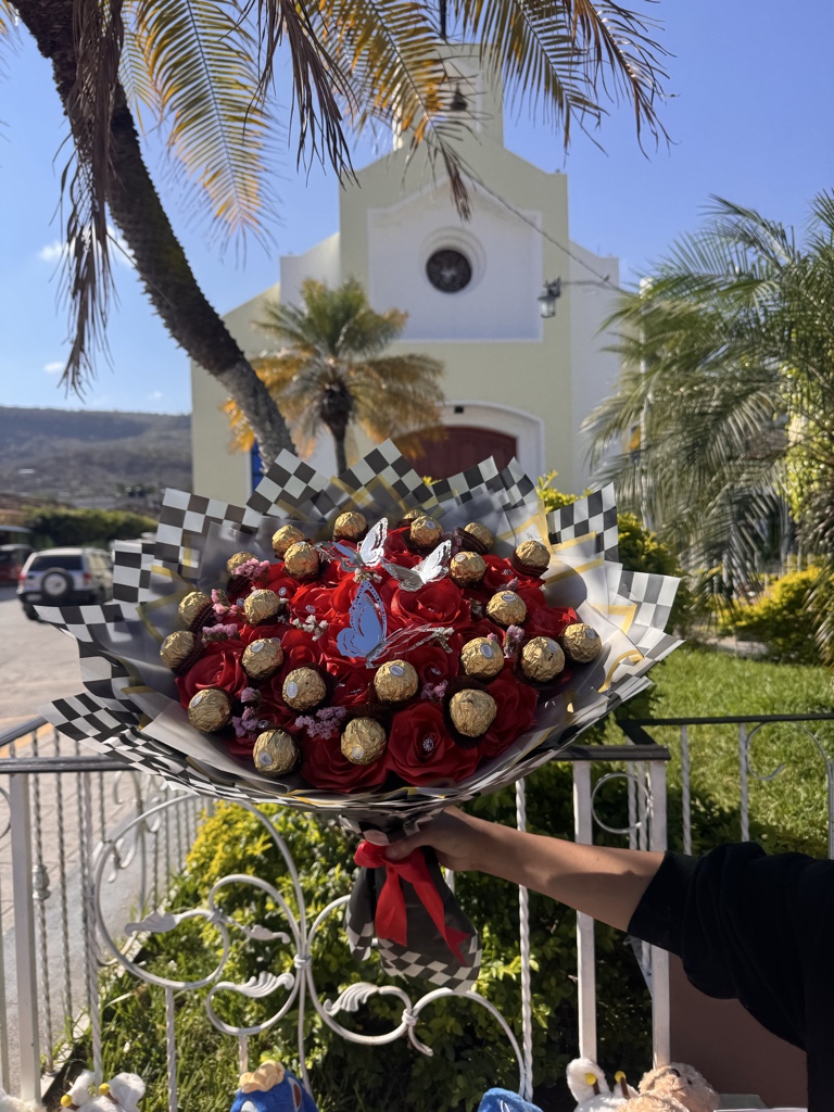 Ramo rosas rojas Ferrero