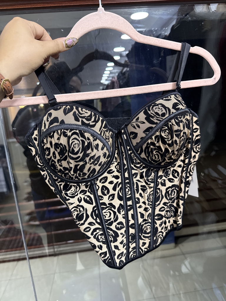 Corset negro floreado