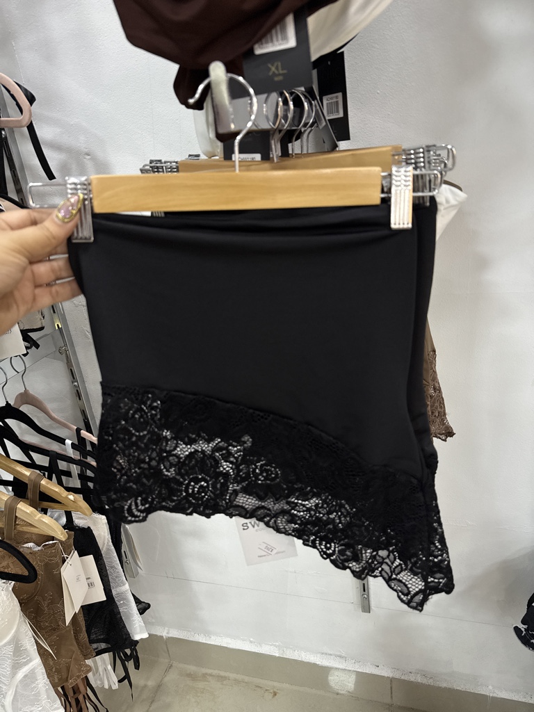 Blusa negra encaje