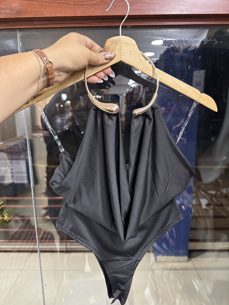 Top negro halter