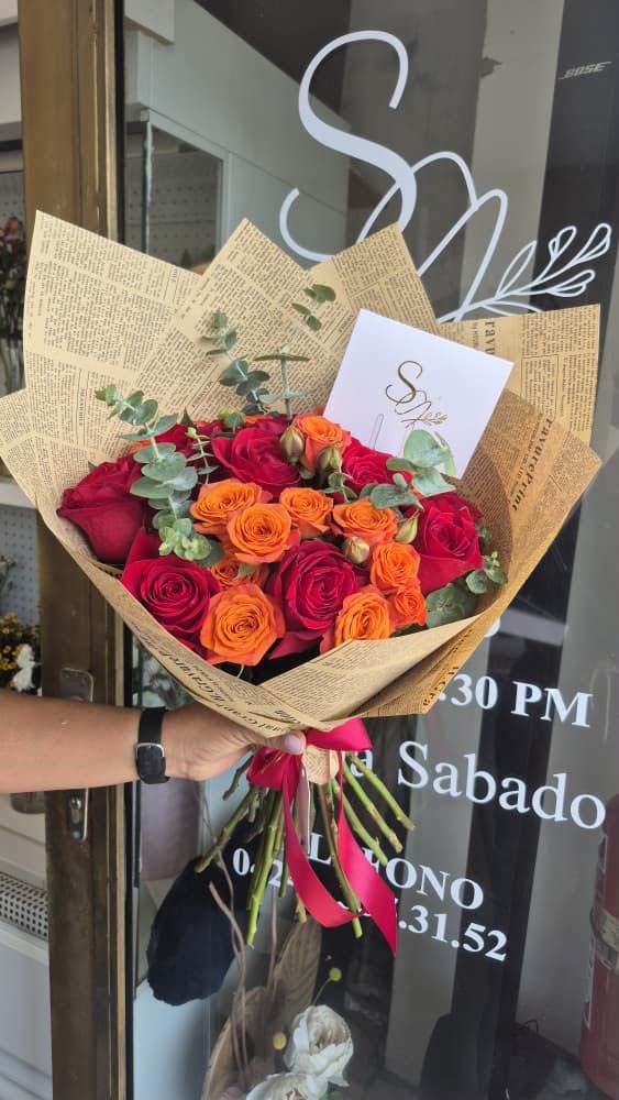 Bouquet rosas rojas y naranjas
