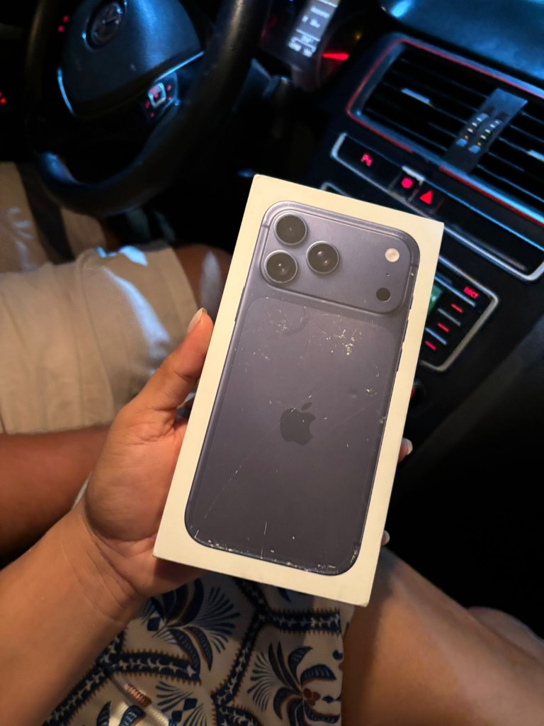 Celular iPhone 17 pro Max 256 gb lacrado azul