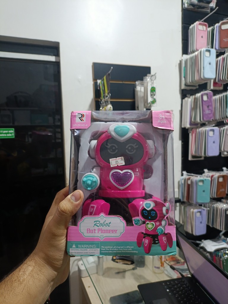 Brinquedo robô som e luz