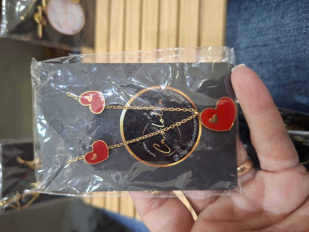 JUEGO DE COLLAR DE CORAZONES ROJOS
