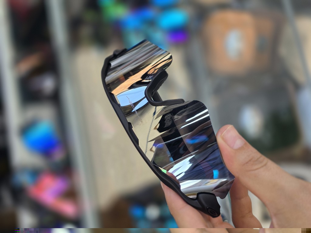 Lentes deportivos negros espejo