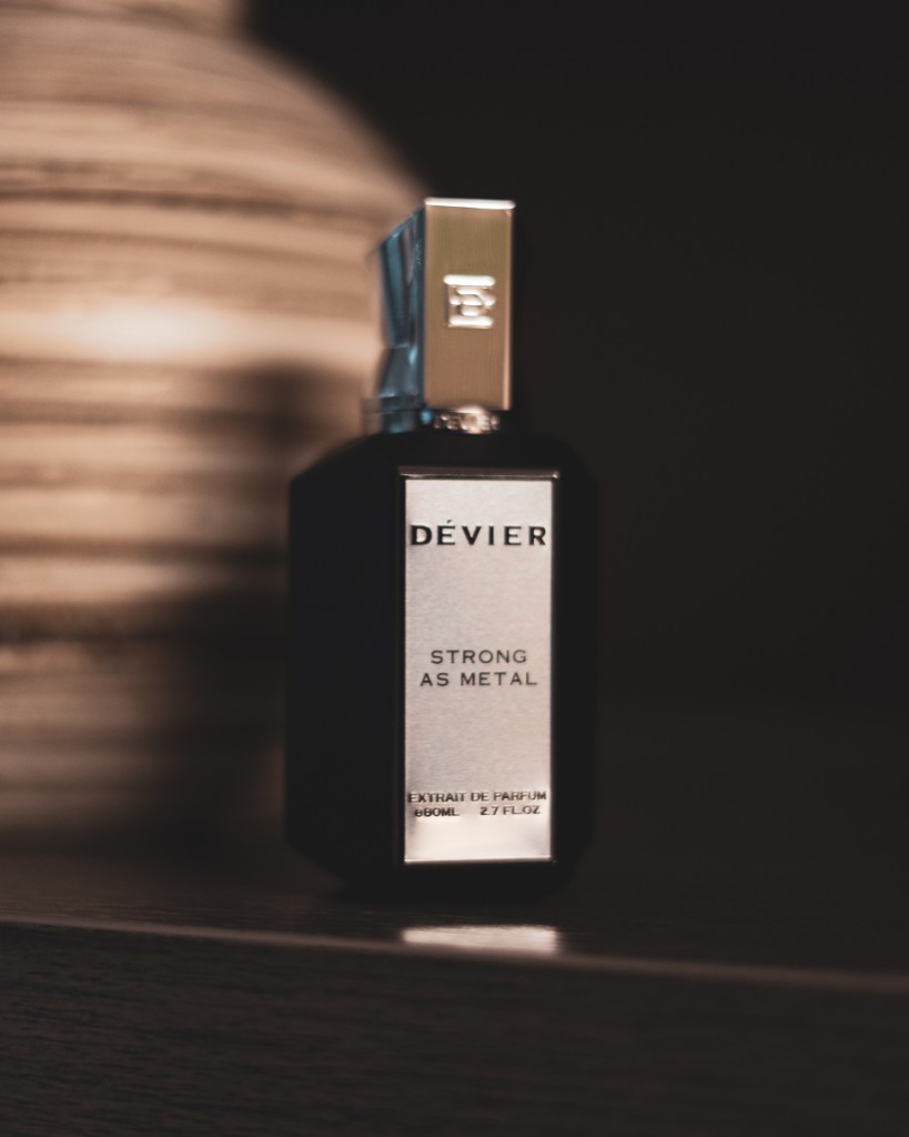 Dévier - Strong As Metal