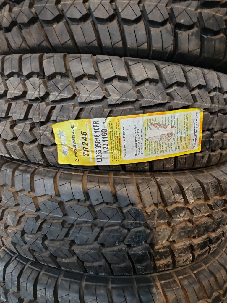 V 235/85/R16 triangle 10 pr