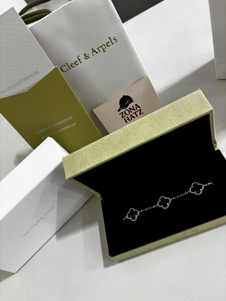 Van Cleef (Black with Silver)