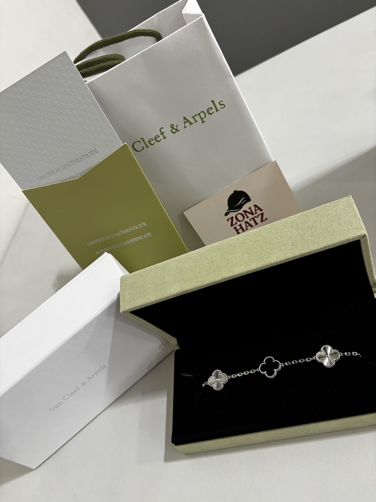 Van Cleef (Silver & Black)