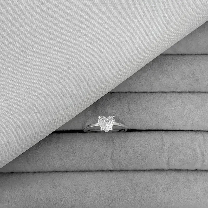 ANEL SOLITARIO CORAÇÃO ZIRC CRISTAL