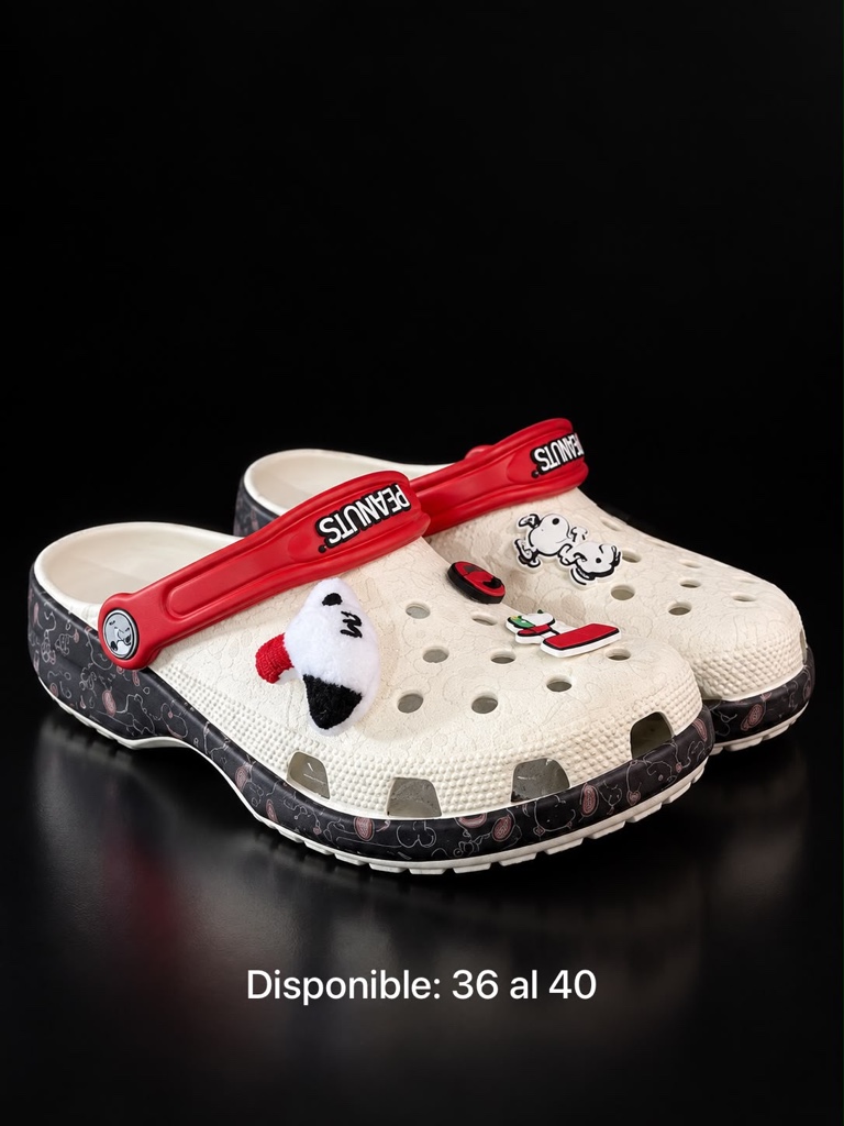 Crocs Snoopy