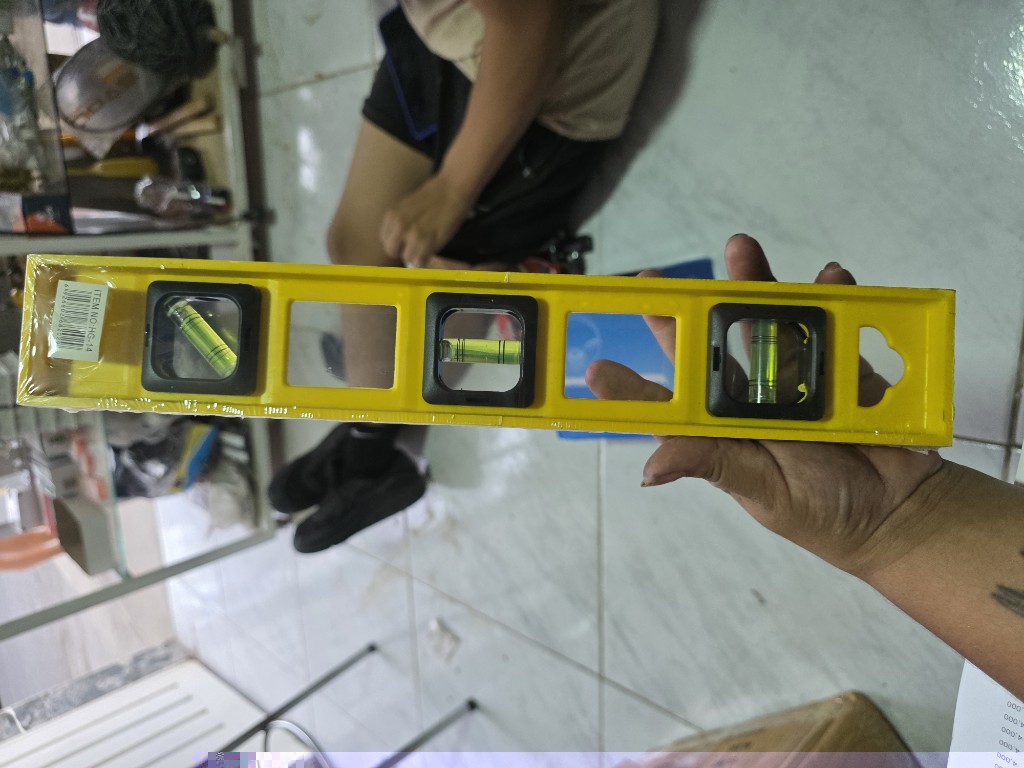 Nivel amarillo de aluminio