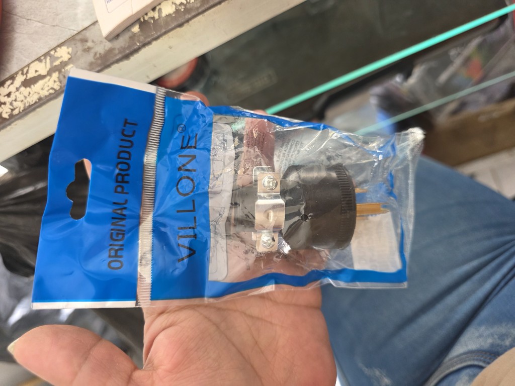 Conector negro macho azul