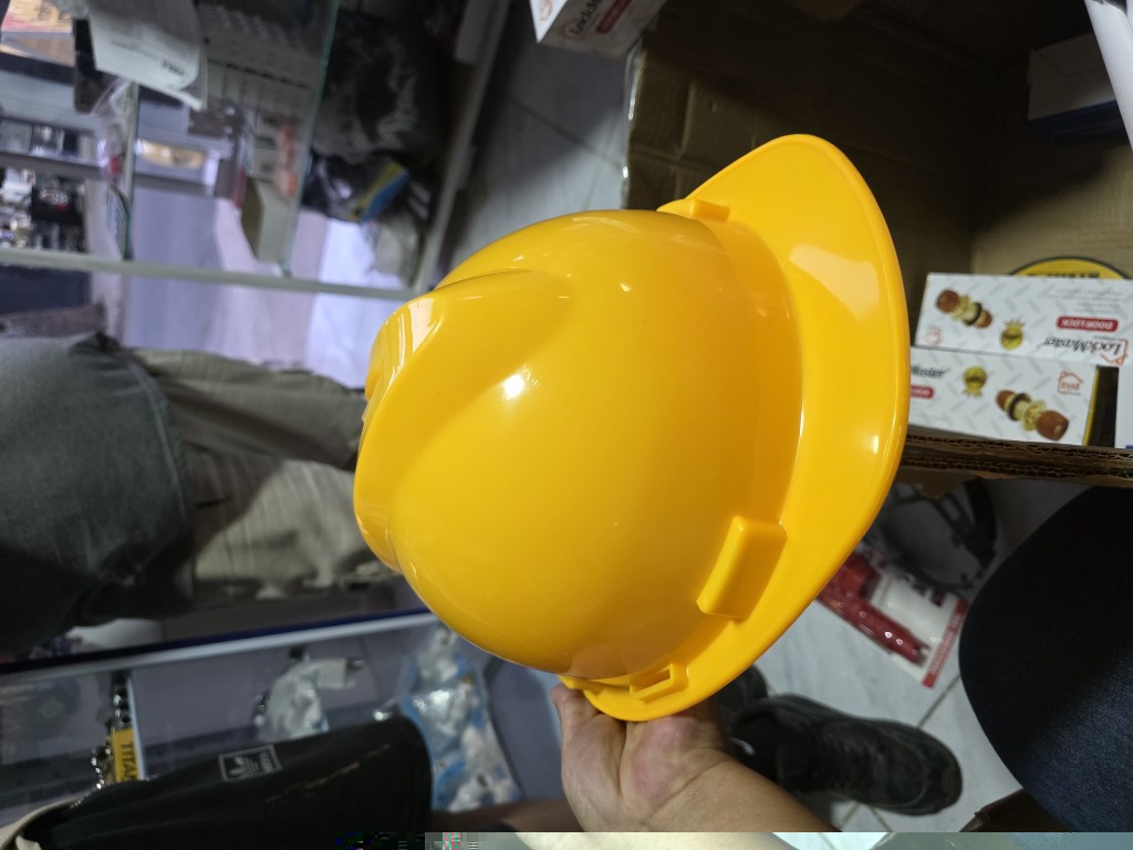 Casco amarillo de seguridad