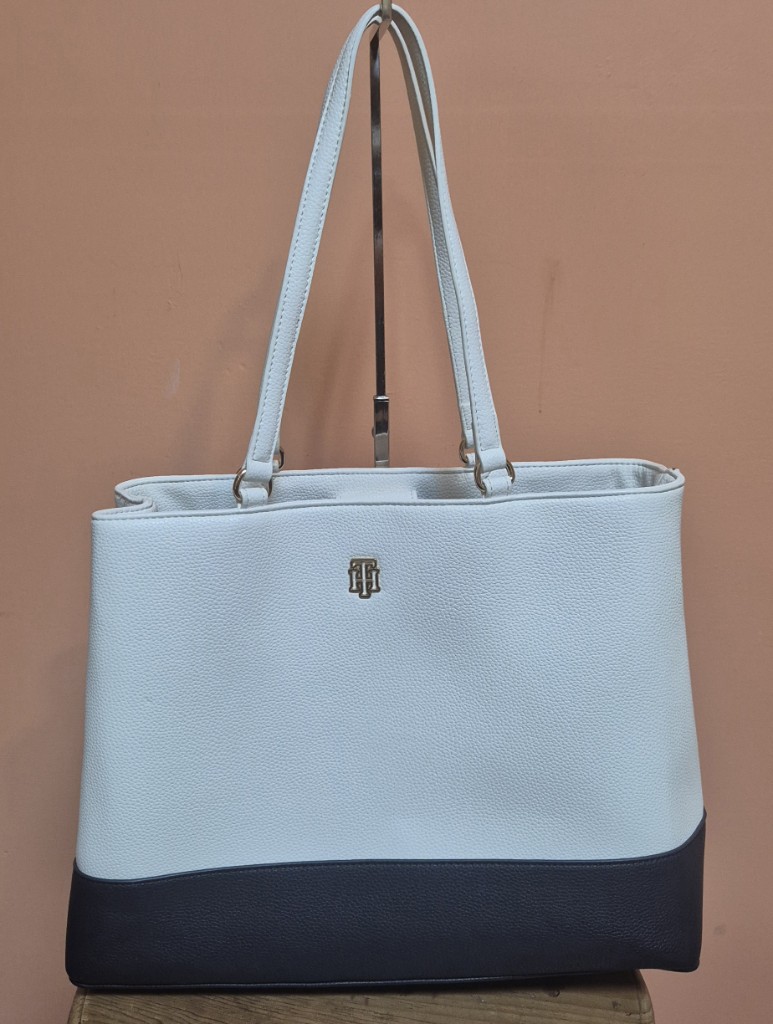 TH WHITE 01