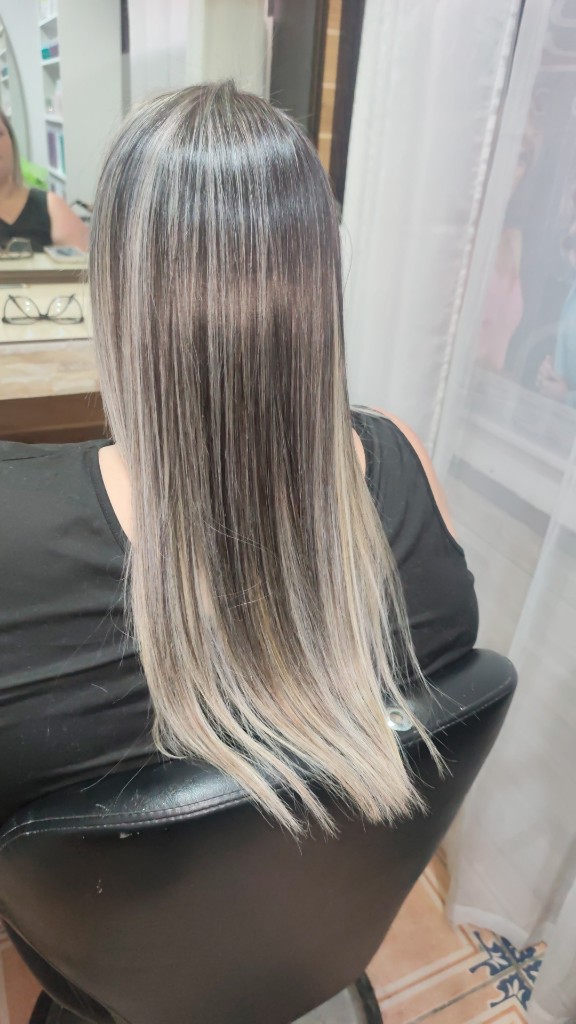 Técnica de highlight cabello largo