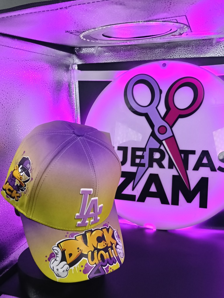 Gorra Lucas Morado con Amarillo