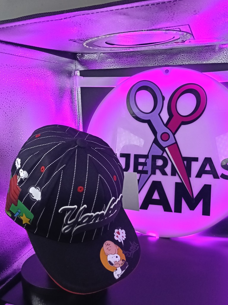 Gorra Snuppy Negra con Rayas