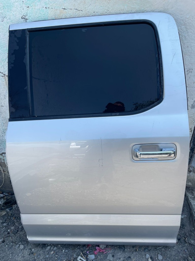 Puerta trasera izquierda F150 2015/2020