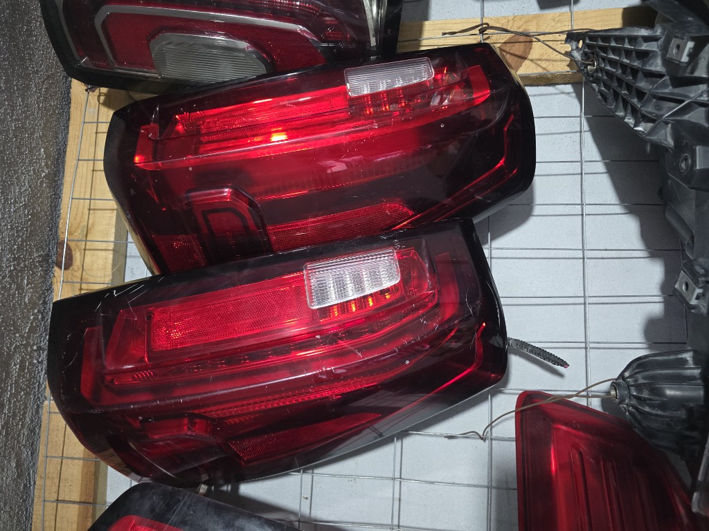Calavera trasera izquierda GMC sierra 2019/2026 FULl LED OEM