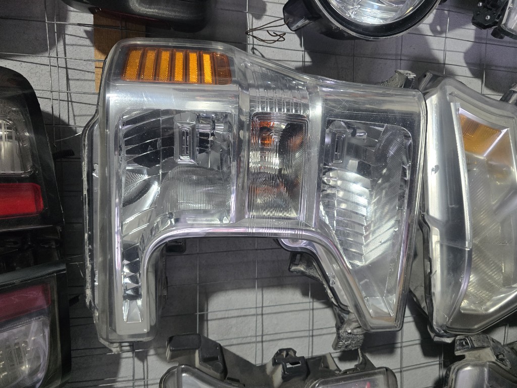 Faro principal F250/F350 2020 lado izquierdo  OEM