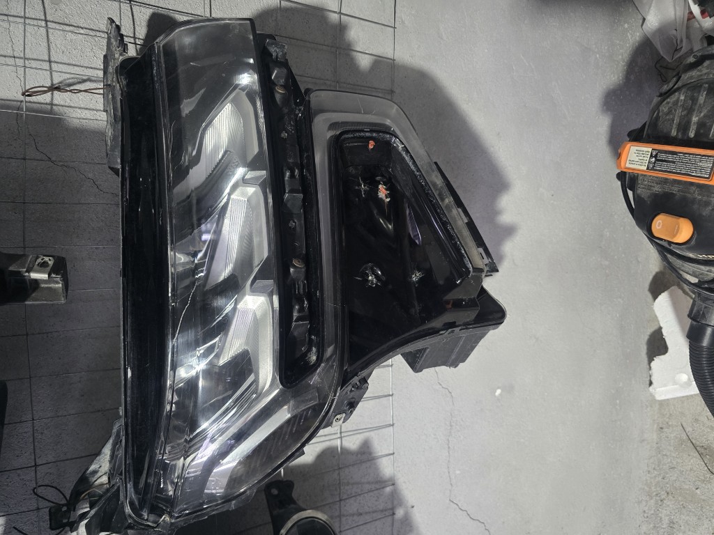 Faro principal delantero derecho tahoe/suburban 2021/2024 OEM