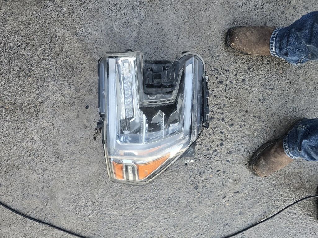 Faro delantero cromado GMC sierra 2019/2022 lado izquierdo