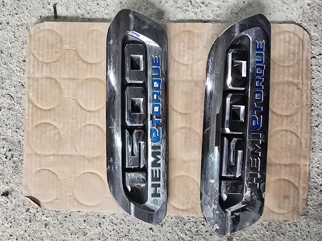 Emblema 1500 HEMI eTorque Ram 1500 OEM 2018/2024