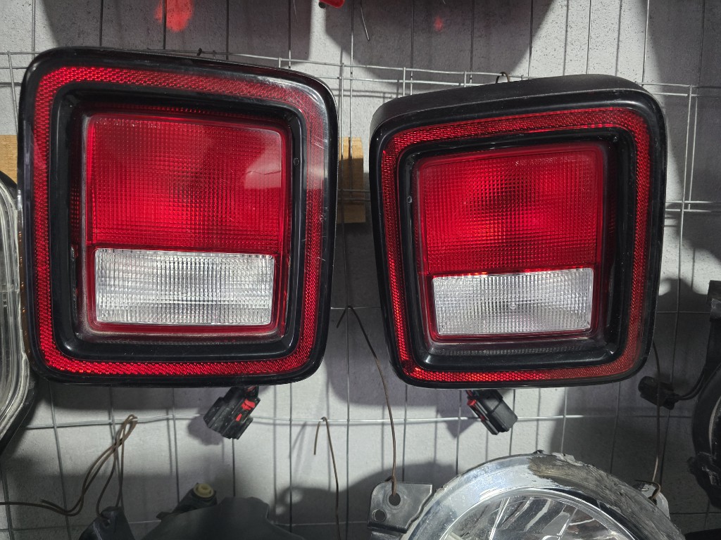 Par calaveras jeep wrangler 2018/2026 OEM
