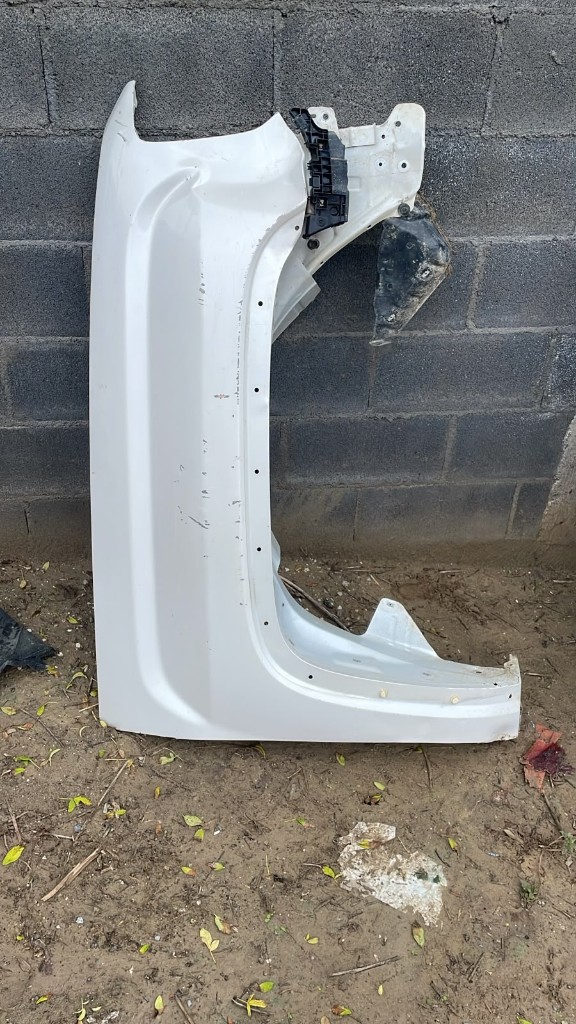 Guardafango/polveralado derecho (RH) gmc sierra 2014/2018 OEM