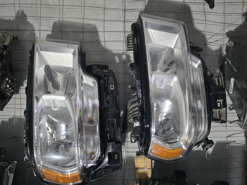 Faro principal lado derecho (RH) OEM RAM 2500/3500/4000 2019/2024