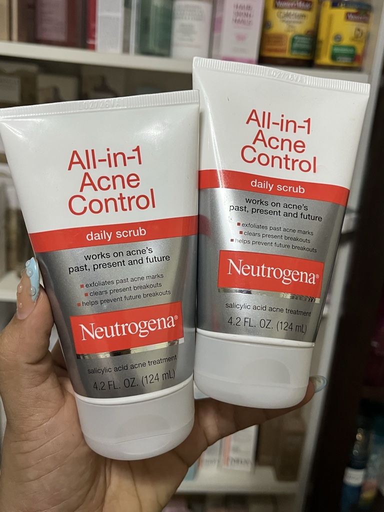 Neutrogena All in 1 acne control daily scrub