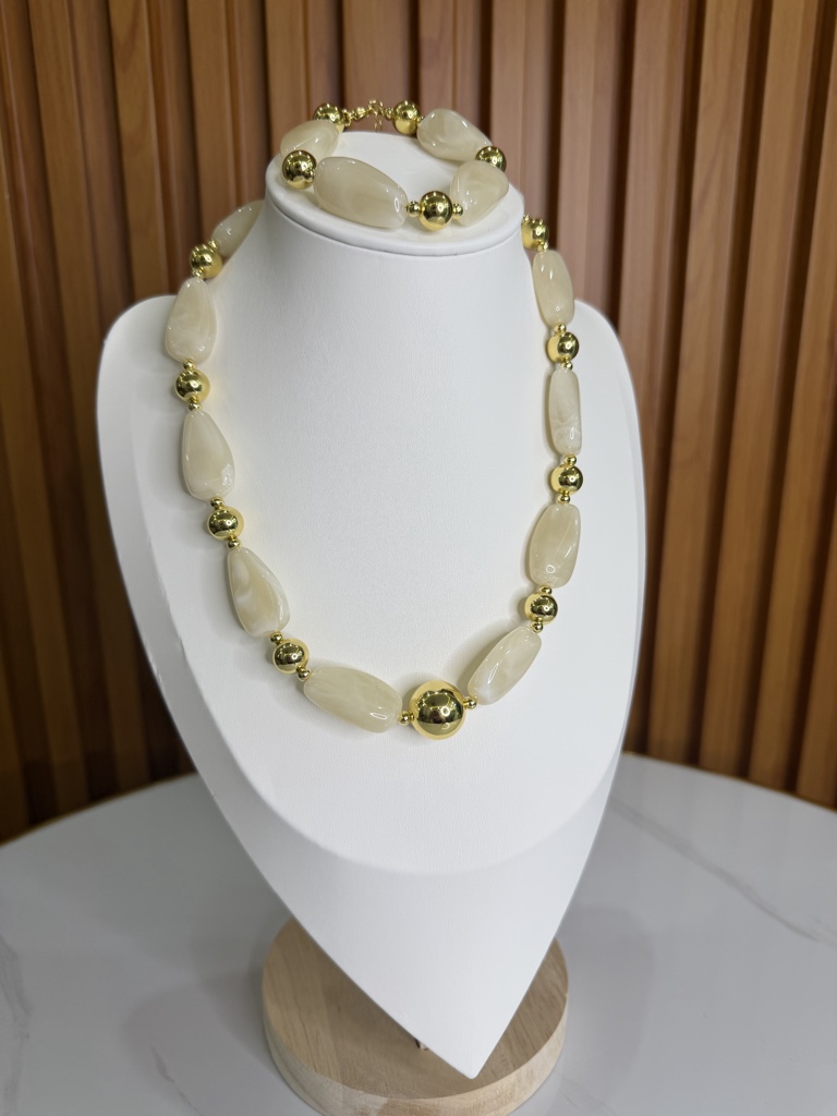Collar Crema y dorado con pulsera