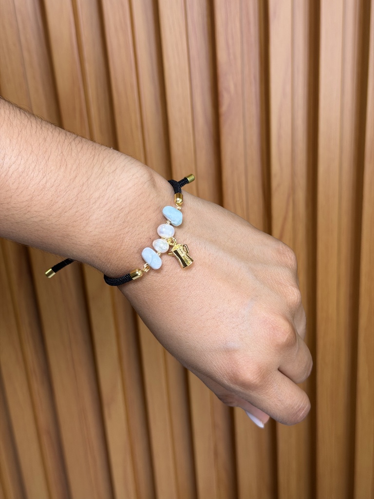 Pulsera negra con greca y larimar