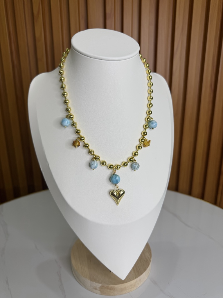 Collar con piedras de larimar y ámbar