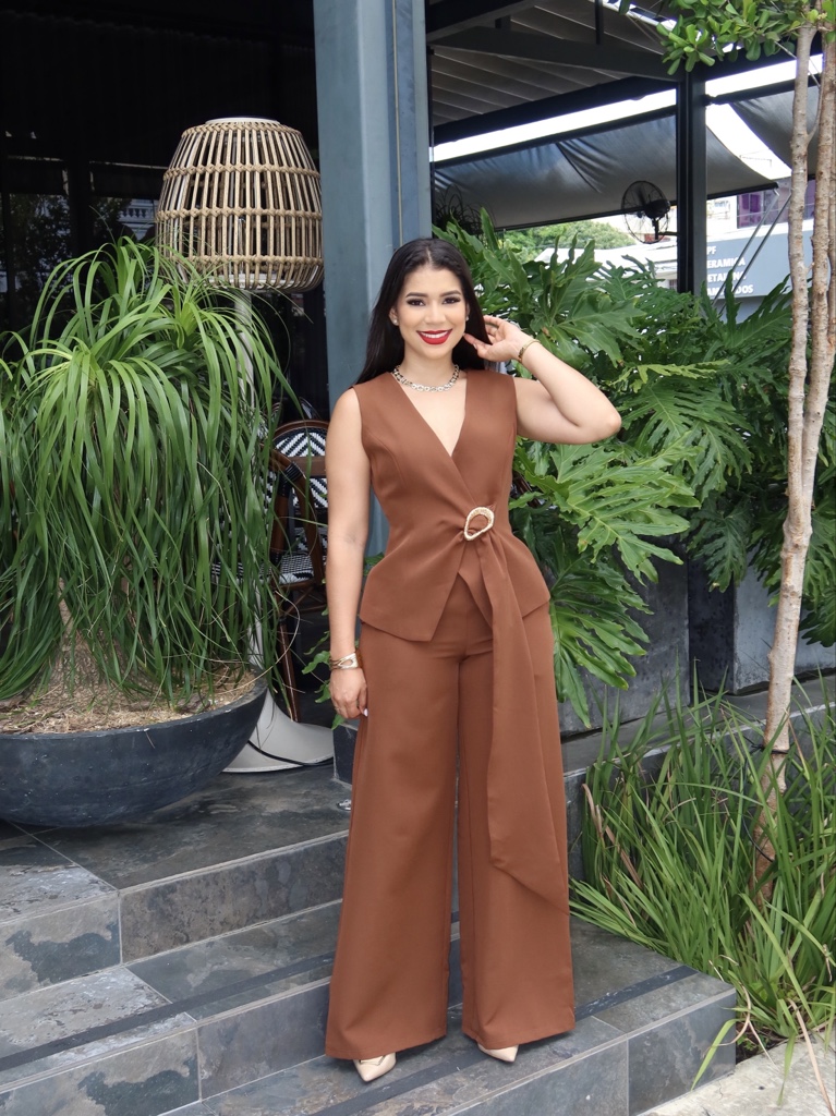 Conjunto de top cruzado y pantalón de pierna ancha