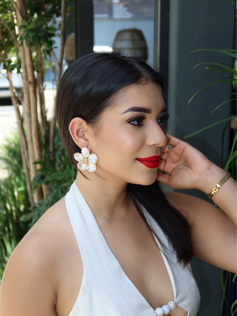 Aretes de flor blanco perla
