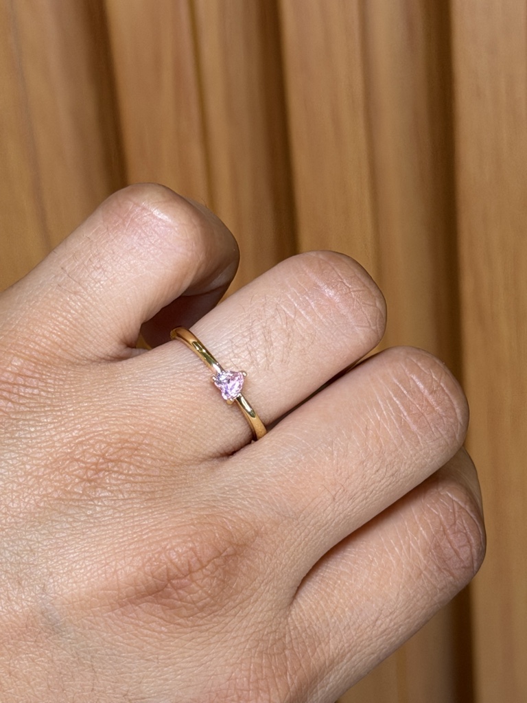 Anillo con corazón rosado