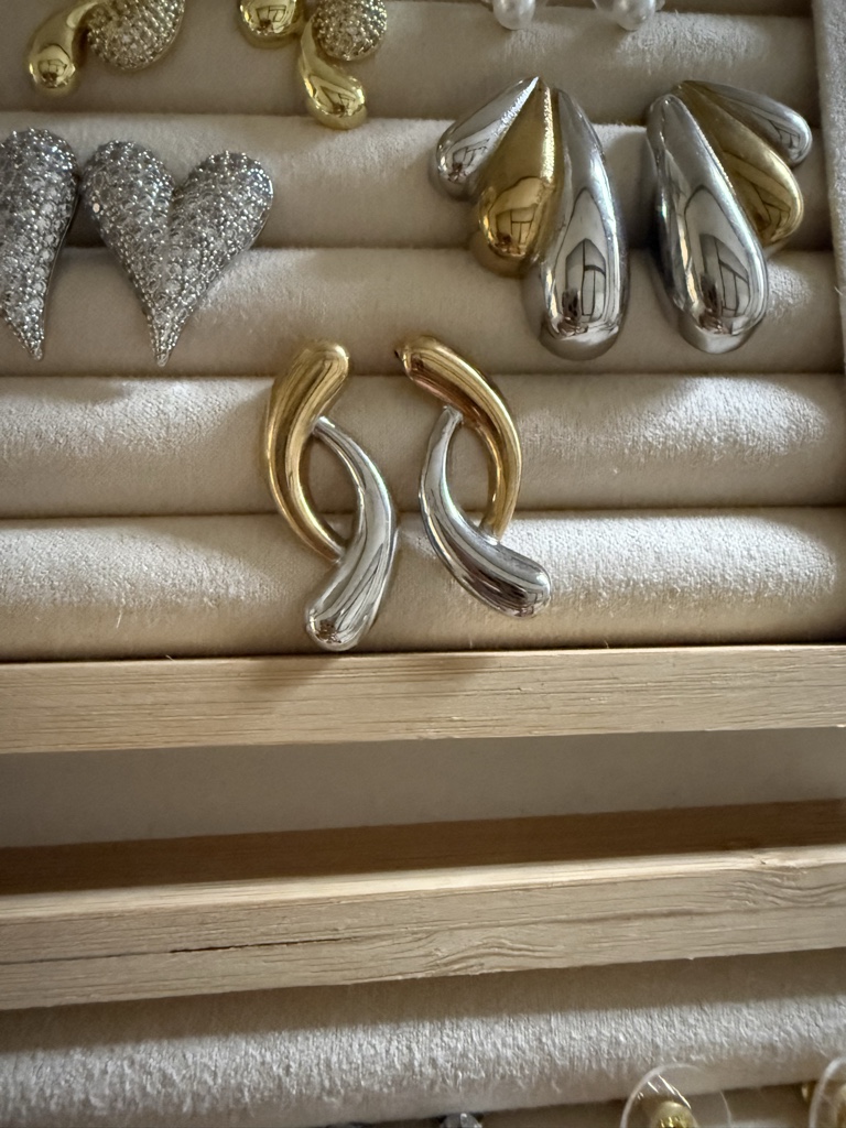 Aretes doble color entrelazado