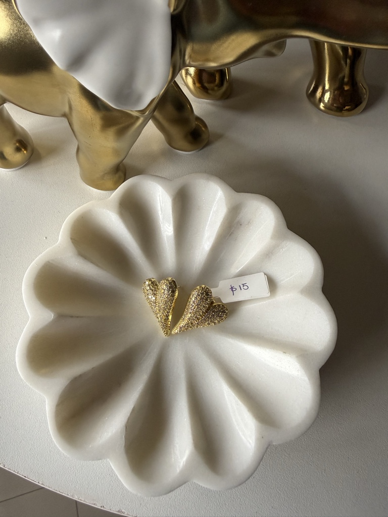 Aretes de corazón brillante