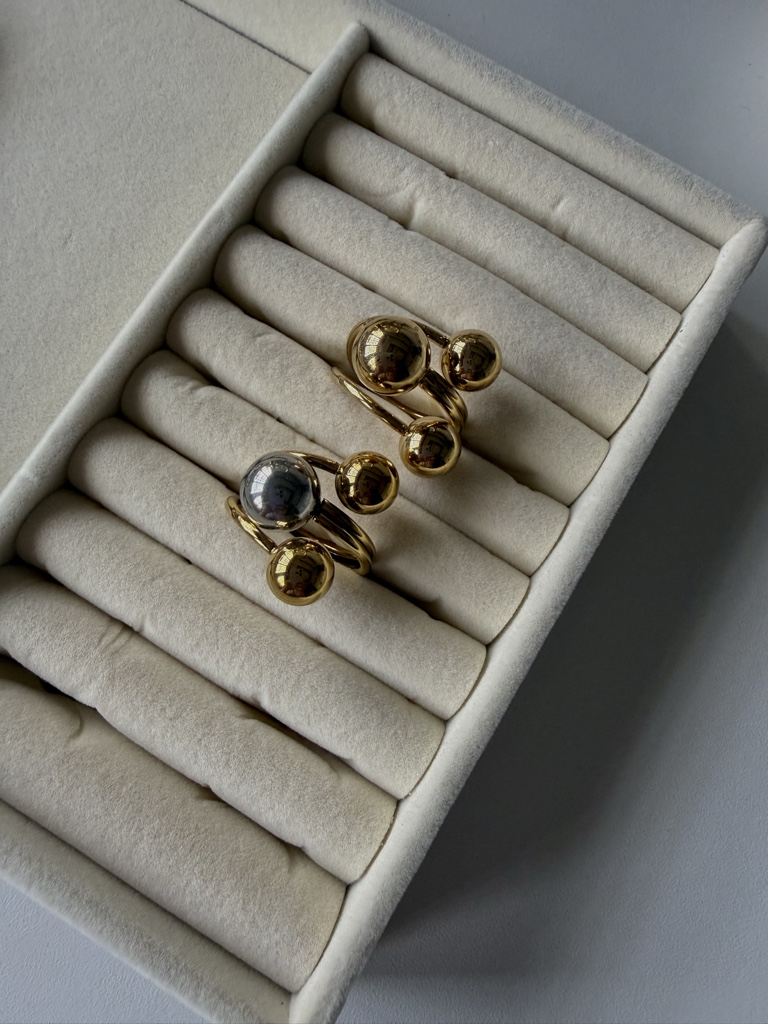 Anillo de tres bolas