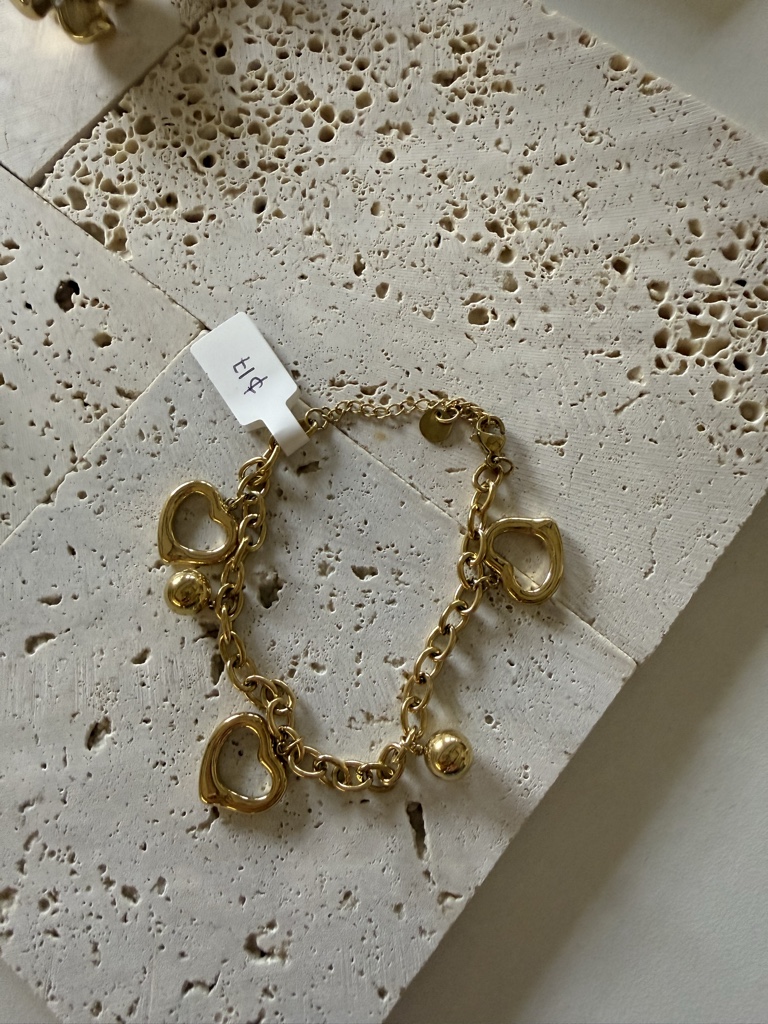 Pulsera de tres corazones