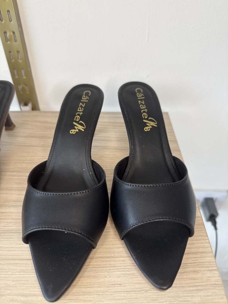 Sandalias negras mules