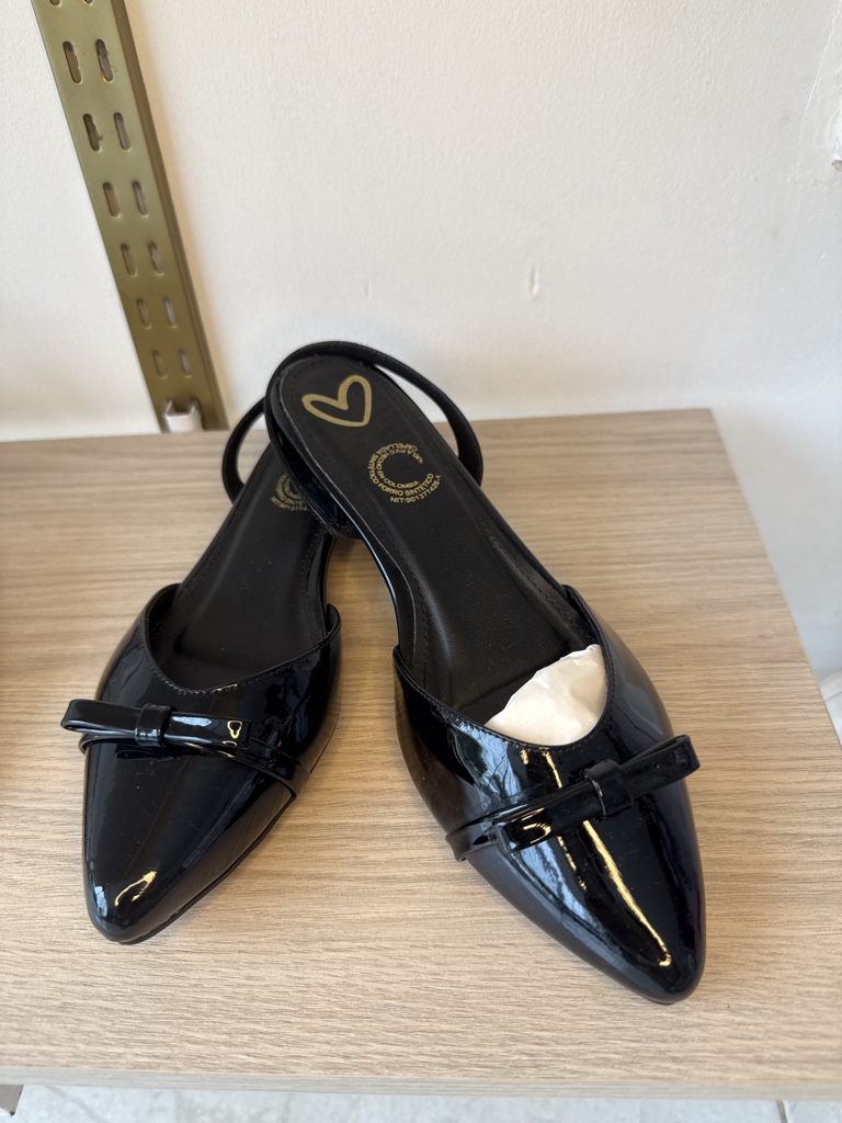 Zapatos negros destalonados