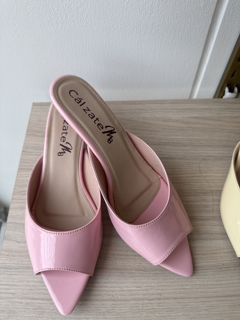 Sandalias rosas puntuda