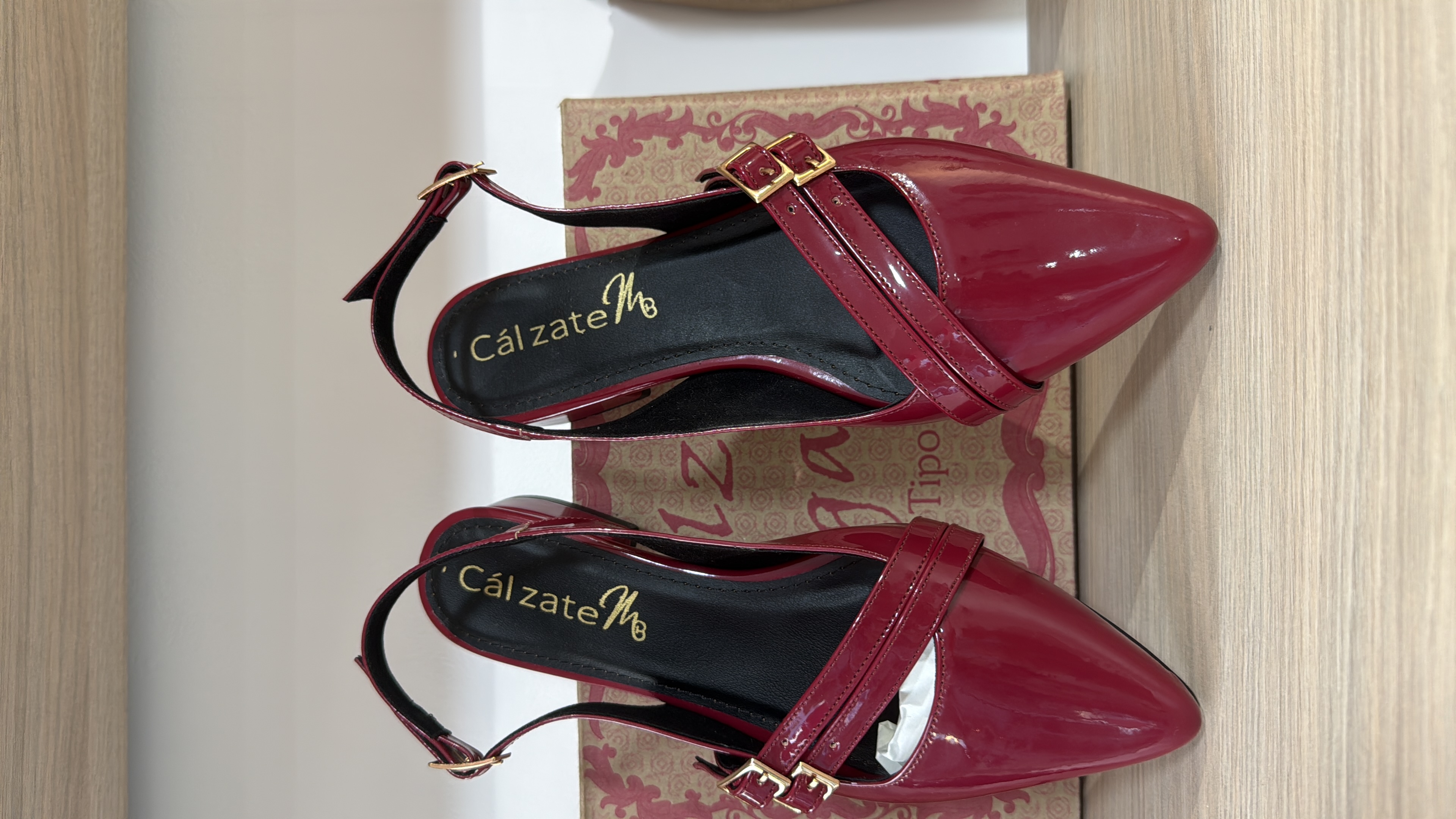 Zapatos de tacón Calzate MB color vino