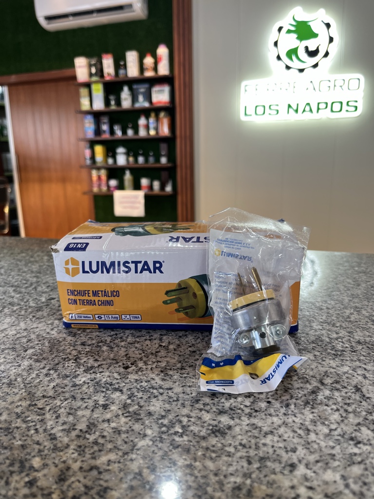 Enchufe Metálico con Tierra Chino Lumistar