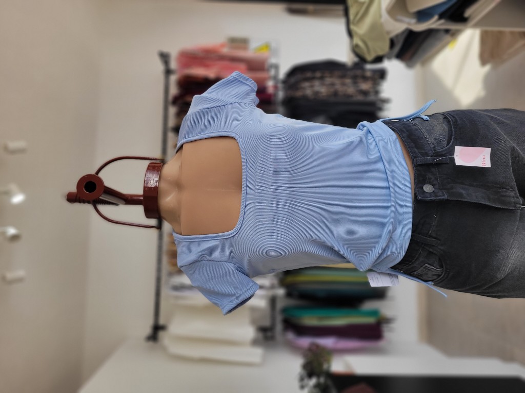 Remera con frunce regulable