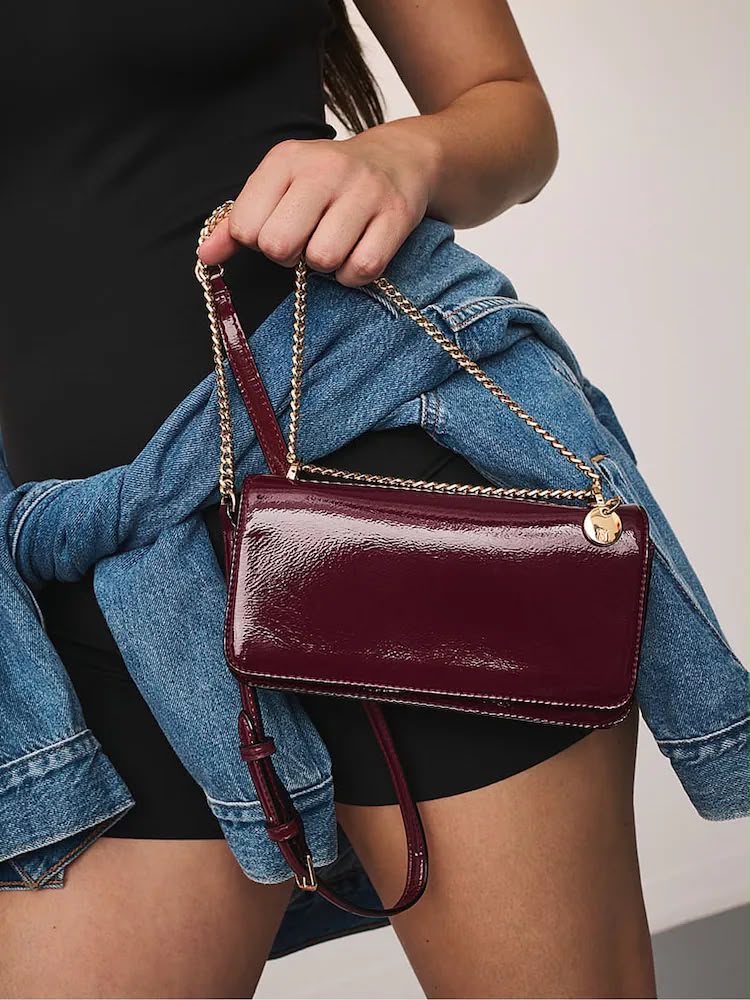 CARTERA DE MANO VS CHAROL /VINO